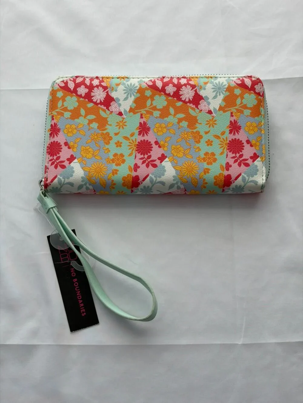 NWT No Boundaries Floral Zip Around Wristlet Wallet Multicolor Y2K Boho Strap